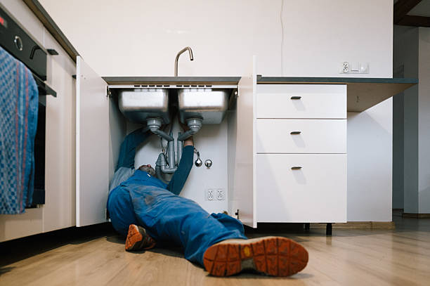 Professional Emergency Plumber technician working in Greenfield, IN
